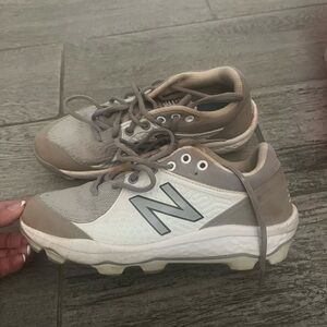 New Balance baseball cleats Gray and White Athletic Sneaker